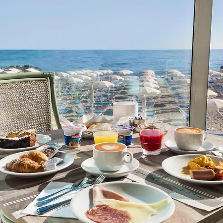 ホテル International Direttamente Sulla Sabbia