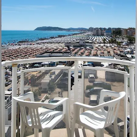 International Direttamente Sulla Sabbia ホテル 3*