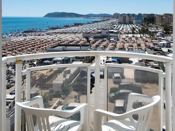 International Direttamente Sulla Sabbia Hotel 3*